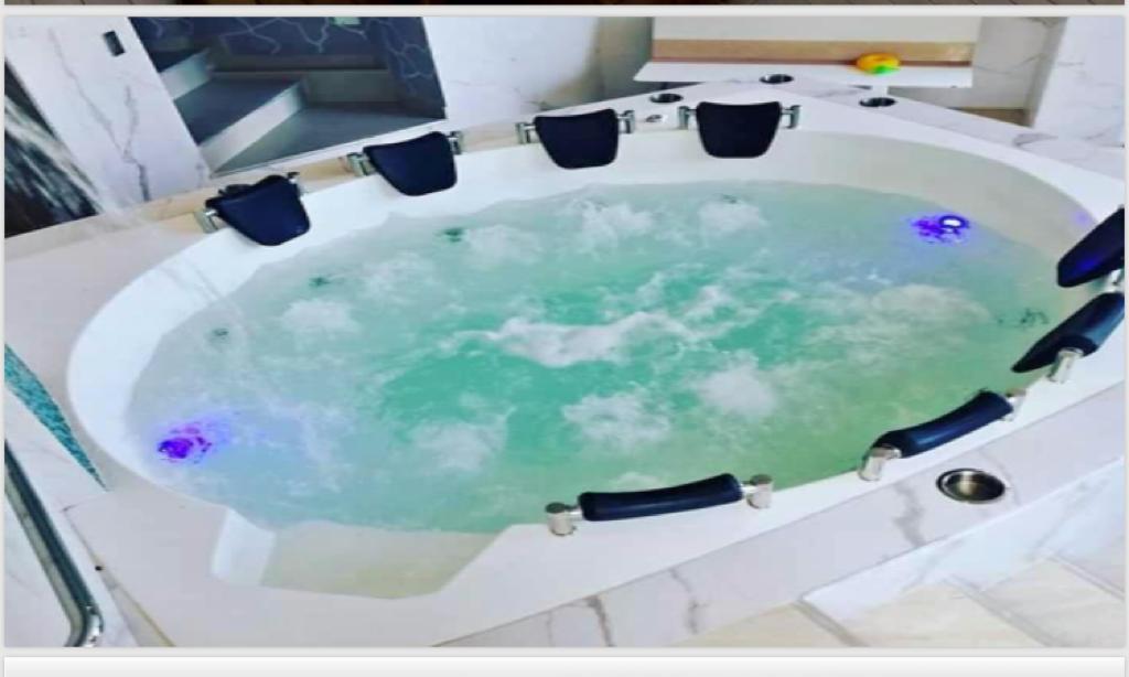 Jacuzzi 260x214
